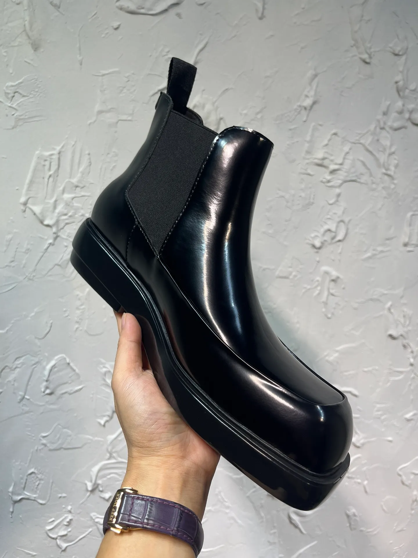 Men's shoes 💰860💰 🔥🔥🔥3990 The latest Prada Derby shoes, Martin boots, micro-marked glossy round-toe spliced ​​loafers, purchased the original one to one development, the outsole is one to one private molding, the fabric is made of imported open edge beads, lining cowhide, foot pad cowhide, sole height 5cm, original rubber foam outsole, code number 39-46